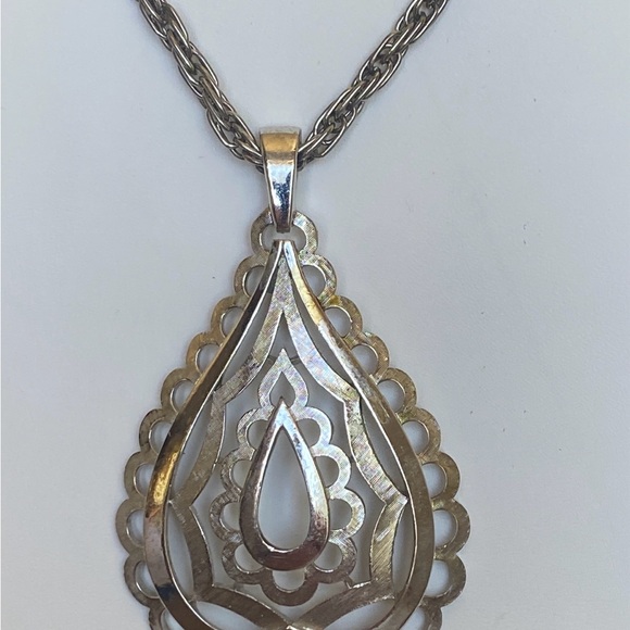 Trifari Vintage Signed Silver Tone Teardrop Pendant Necklace Chunky Scalloped - Picture 9 of 9